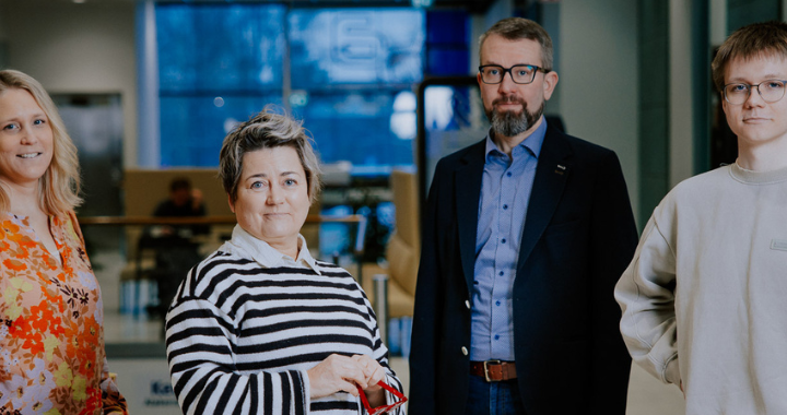 Ryhmäkuva, jossa kinnolaisia.