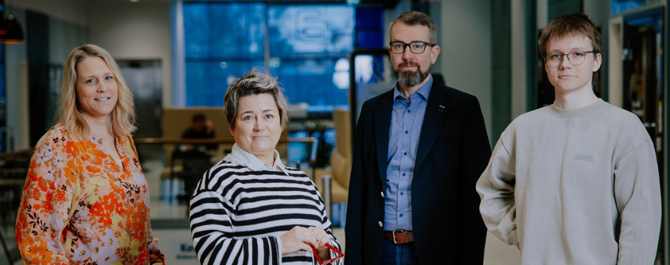 Ryhmäkuva, jossa kinnolaisia.