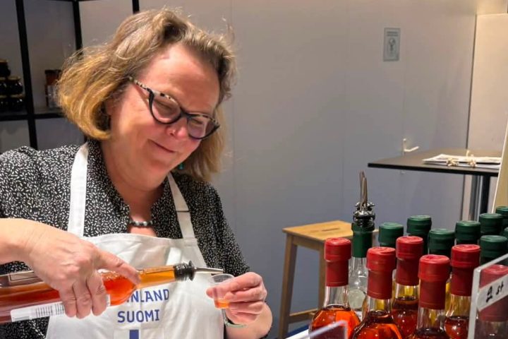 Kymenlaaksolaisten mehujen ja muiden elintarvikkeiden esittely Grüne Woche -messuilla.
