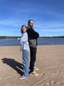 Ekaterina Kuklina ja Egor Kuklin Käyrälammen rannalla.