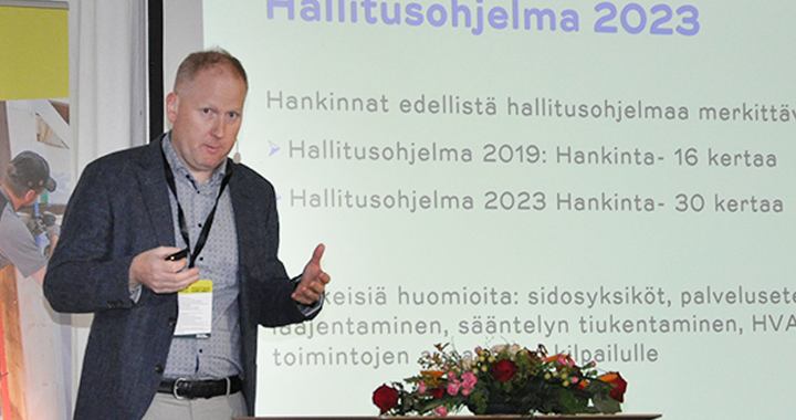 Olli Jylhä Hankintaseminaarissa