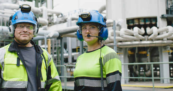 Työntekijöitä Solvay Chemicals Finladin Voikkaan tehtaalla