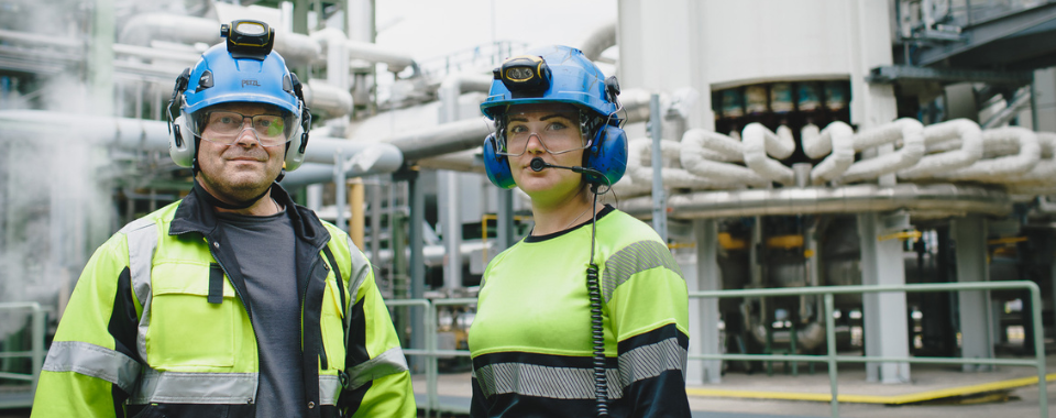 Työntekijöitä Solvay Chemicals Finladin Voikkaan tehtaalla